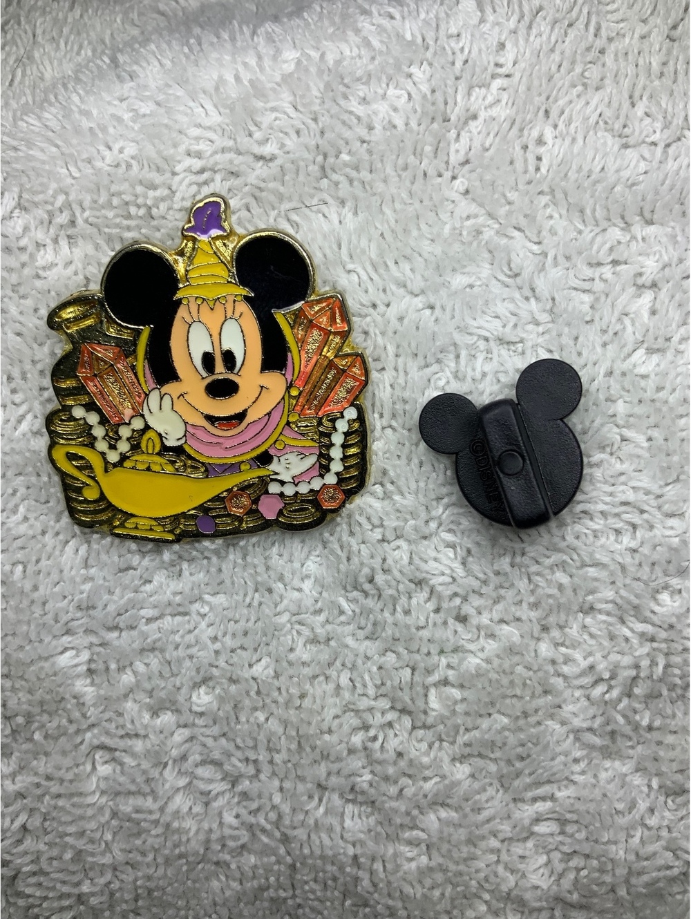 Disney Tokyo DisneySea Minnie Mouse Cave of Wonders Game Prize Pin
